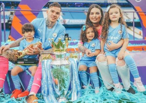 Antonis Moraes son Ederson with his wife and children.
